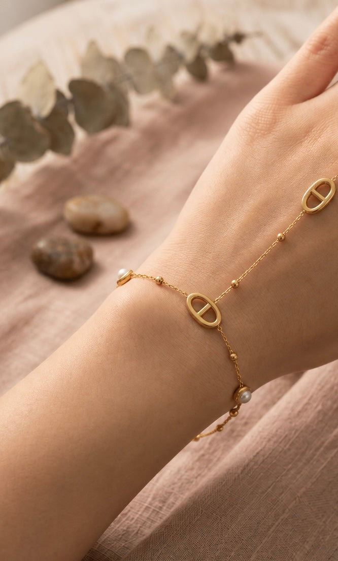 Amour Link Hand Chain