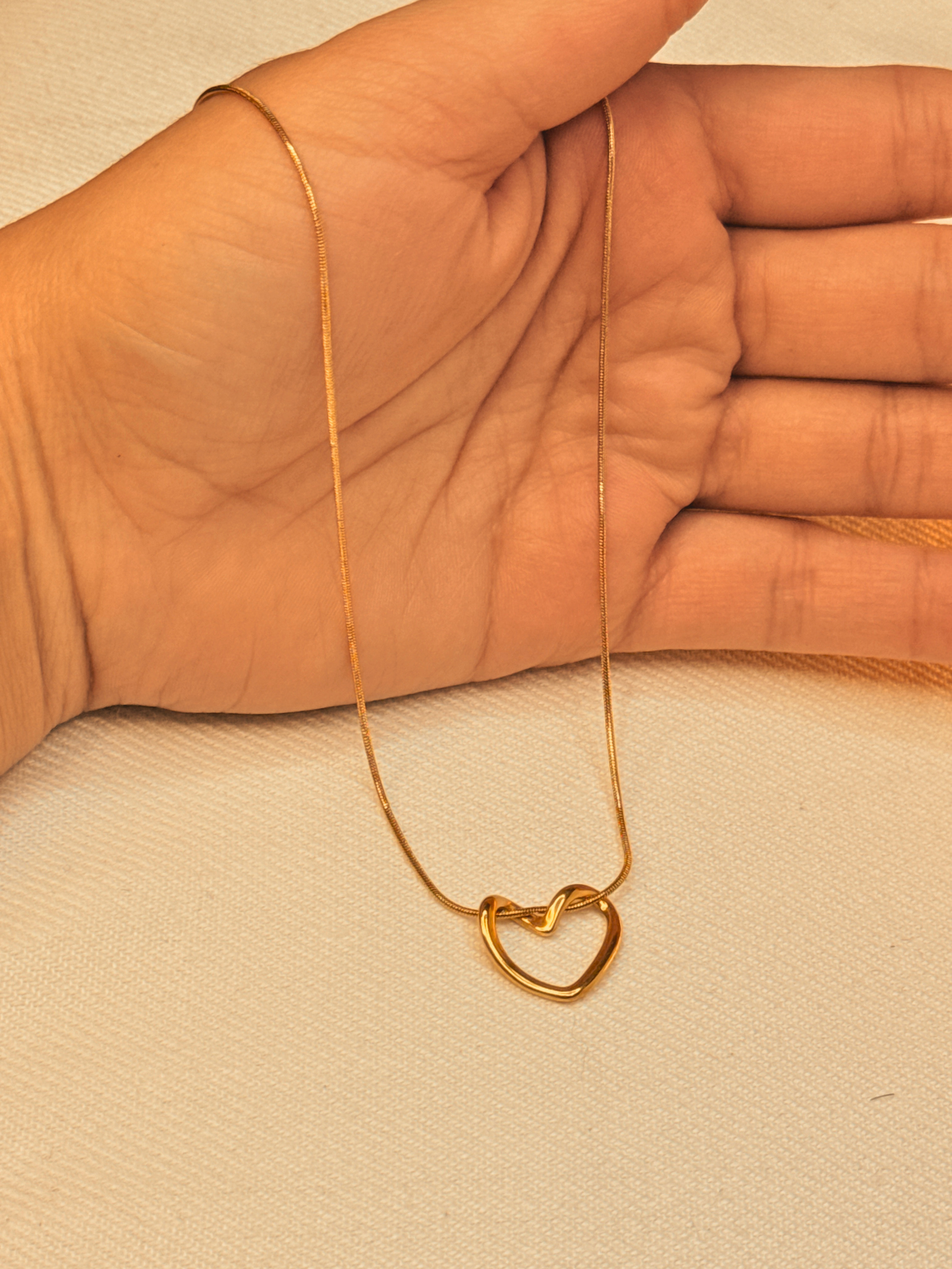 Holllow heart Pendent