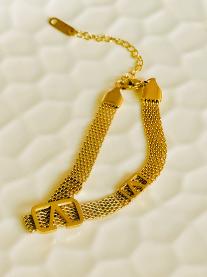 V Royale bracelet