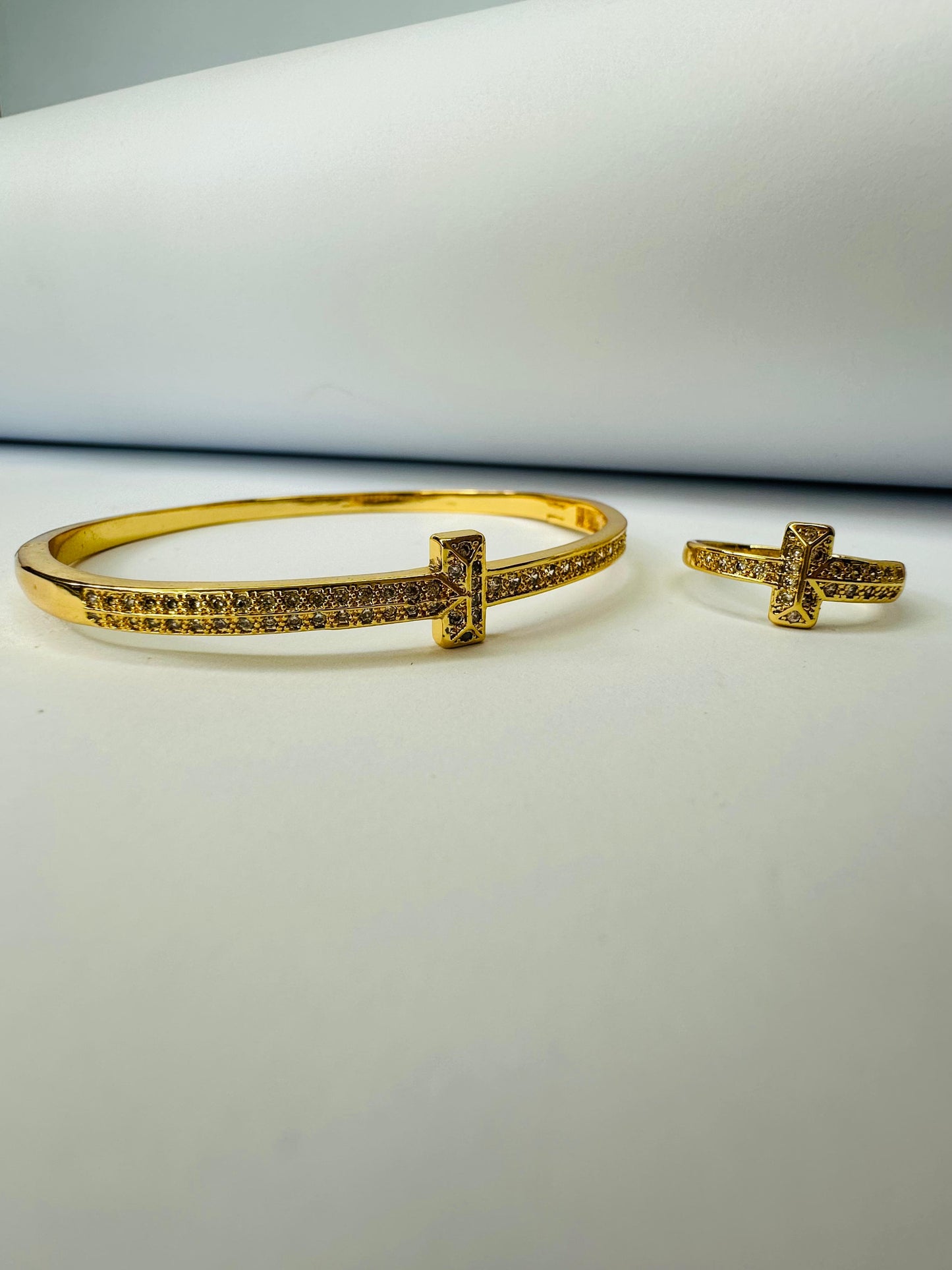 Fancy T bangle with ring