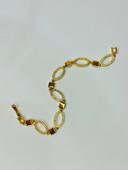 Fancy oval bracelet